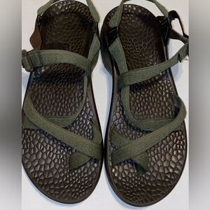Chaco Sandals Green & Brown Trail Style Size Men’s 10 EUC
Vibram features